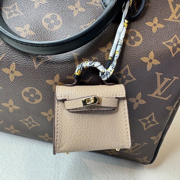 BRAND NEW Viral Mini Handbag Purse Bag Charm - Beige/Taupe - Picture 1 of 5
